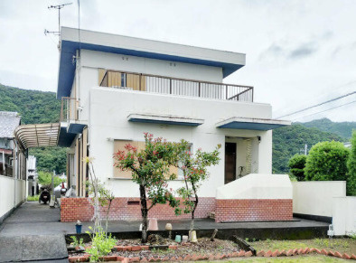 【土地200坪超】土佐市宇佐町宇佐　中古一戸建ての外観|白を基調としたモダンな外観♪