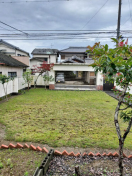 【土地200坪超】土佐市宇佐町宇佐　中古一戸建ての庭|お子様やペットの遊び場にも最適な、広々な空間♪