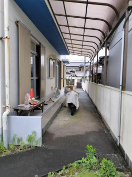 【土地200坪超】土佐市宇佐町宇佐　中古一戸建てのその他|雨や陽ざしから守ってくれる屋根付き♪