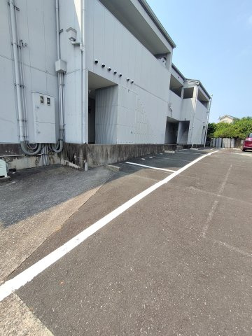 スリーエム白鳥の駐車場