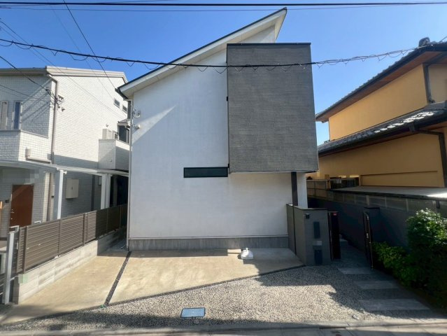 【外観】 | 練馬区貫井３丁目　中古戸建て | 街並みに調和する落ち着いた雰囲気の美しい外観です
