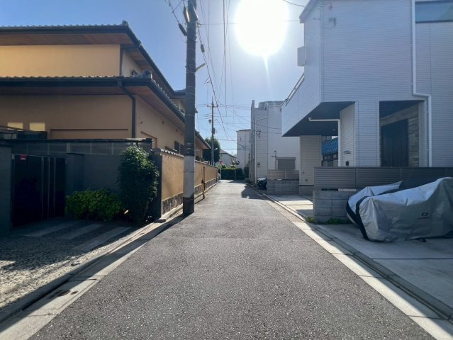 【前面道路含む現地写真】 | 練馬区貫井３丁目　中古戸建て | 見通しのよいエリアでお車も運転もしやすく安心のエリア