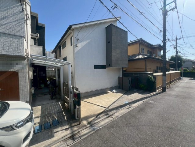 【外観】 | 練馬区貫井３丁目　中古戸建て | 温かみと高級感を感じられる上品な外観に仕上がっています
