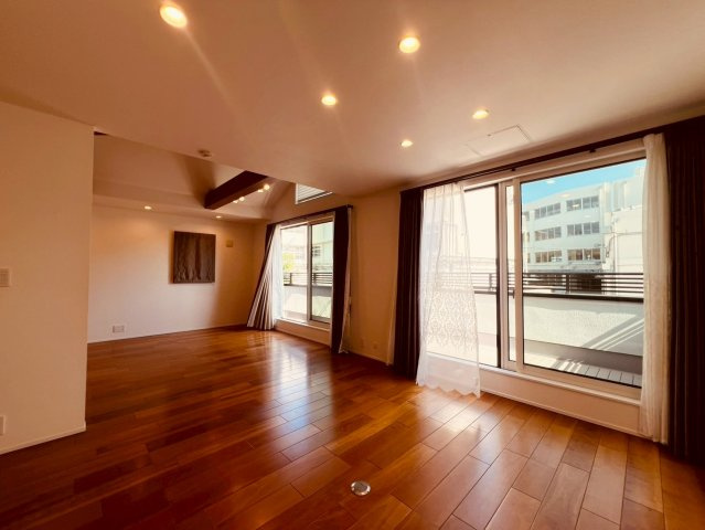 【居間・リビング】 | 練馬区貫井３丁目　中古戸建て | 家具配置もしやすい、広々とした使い勝手の良いLDK空間です