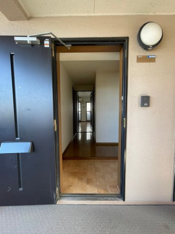 ショーシコン壱番館の玄関