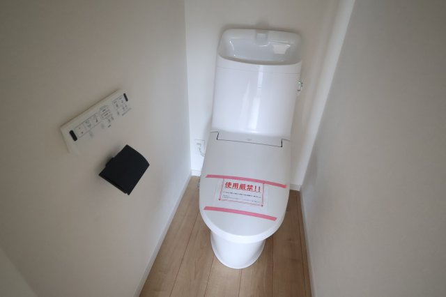 《仲介手数料無料》西東京市芝久保町１丁目23-19新築一戸建てケイアイグレイスのトイレ