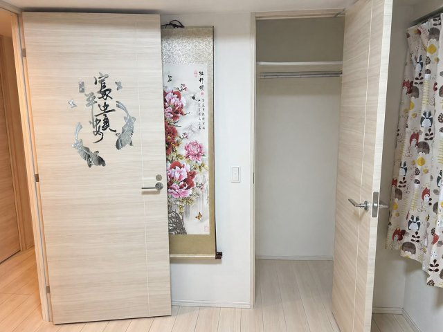 アンビシャス小岩の洋室|収納も充実しています