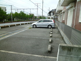 ピサ芦屋の駐車場
