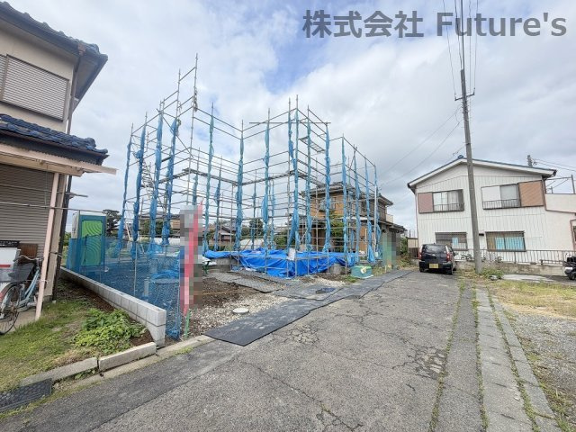 三郷市駒形　新築戸建　全1棟の前面道路含む現地写真|前面道路含む現地写真です。
