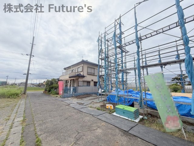 三郷市駒形　新築戸建　全1棟の前面道路含む現地写真|前面道路含む現地写真です。