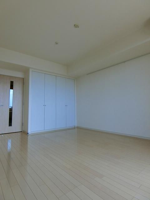 グランハイツ代々木の居間・リビング|■エアコン■24時間換気システム■ハンガーレール