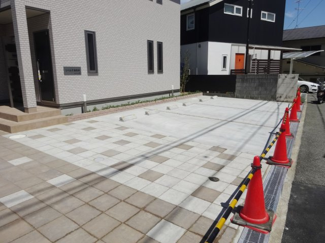 リベルテ清荒神の駐車場