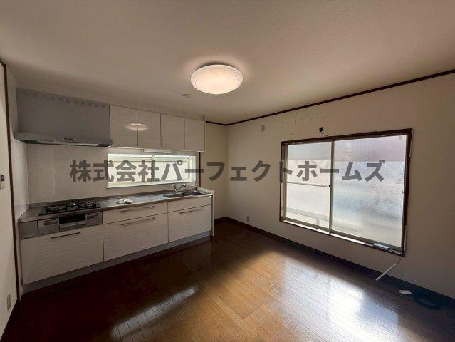 招提南町1丁目戸建　賃貸の居間・リビング|こちらのリビングで趣味の時間をお楽しみください