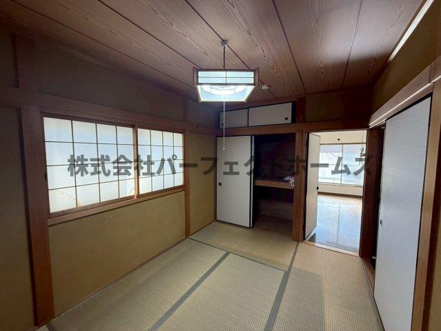 招提南町1丁目戸建　賃貸の和室|畳の上でゆっくりとくつろげる和室です