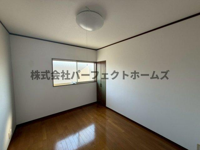 招提南町1丁目戸建　賃貸の洋室|コンパクトで使いやすい洋室です
