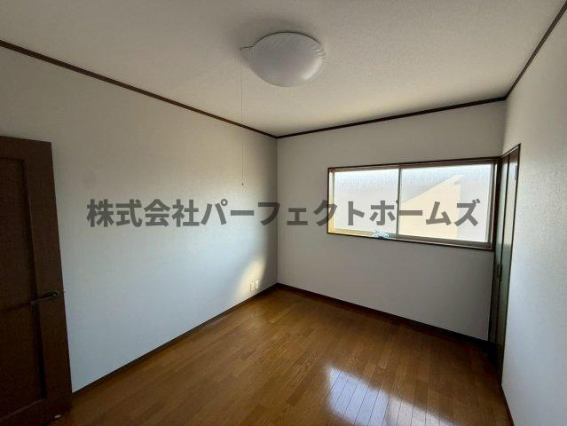 招提南町1丁目戸建　賃貸の洋室|明るい洋室です