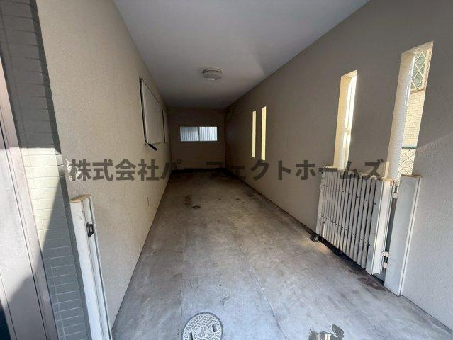 招提南町1丁目戸建　賃貸の駐車場|車をお持ちの方に嬉しい駐車場付きの物件です