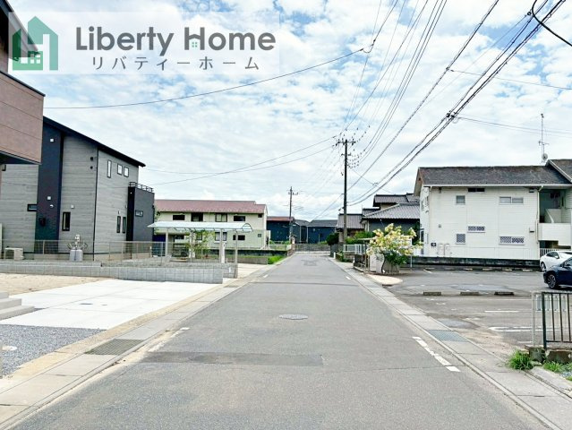 土浦市木田余1期　新築戸建　3号棟の前面道路含む現地写真