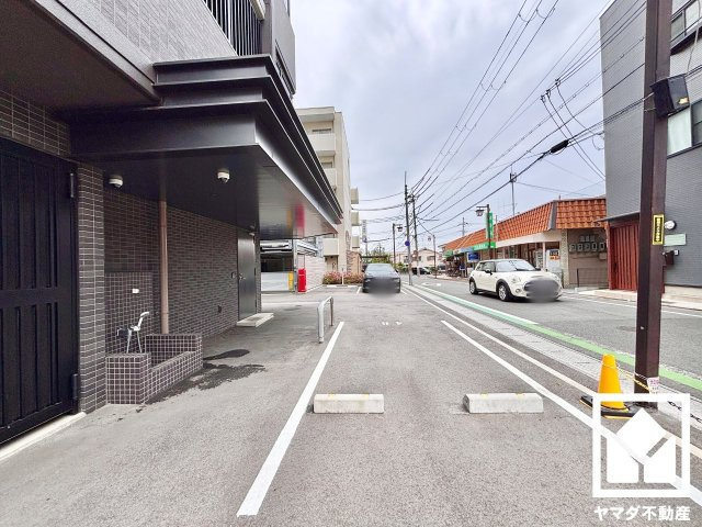 プレサンスロジェ京都城陽の駐車場