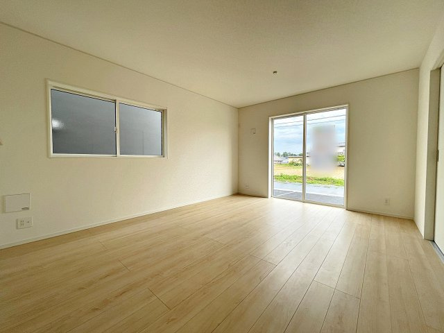 新築戸建・新築建売　郡山市大槻町第38　開成小・第一中の居間・リビング|広々としたリビングは家具を設置してもゆとりがあります！