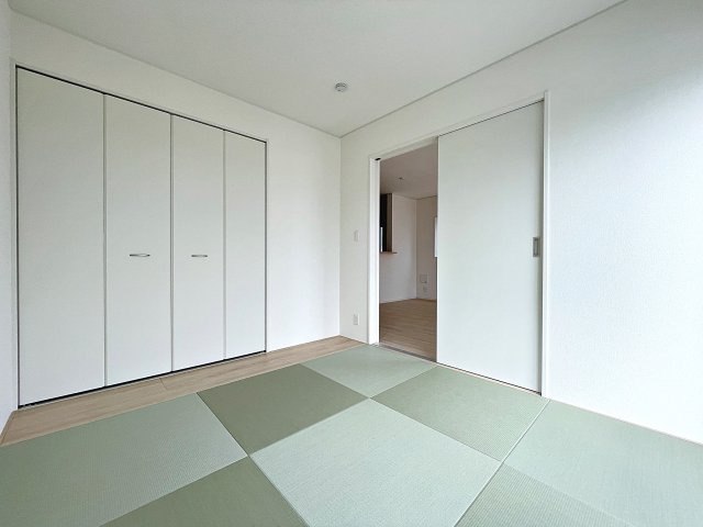 新築戸建・新築建売　郡山市大槻町第38　開成小・第一中の和室|5.2帖の和室はリビングのすぐ隣にあるのでお子様のお昼寝や遊び場として最適です！
