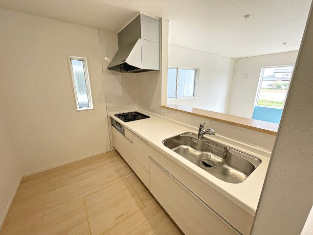新築戸建・新築建売　郡山市大槻町第38　開成小・第一中のキッチン|カウンター越しに会話が弾み、家族とのつながりを感じられる対面キッチンです！