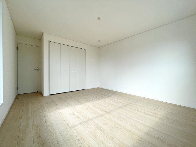 新築戸建・新築建売　郡山市大槻町第38　開成小・第一中の洋室|広々としており主寝室としてご夫婦の部屋におすすめです！2面採光で明るい空間♪
