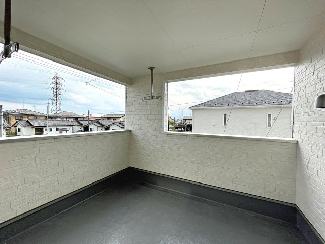 新築戸建・新築建売　郡山市大槻町第38　開成小・第一中のバルコニー|天候の急な変化にも柔軟に対応できる快適なインナーバルコニー！