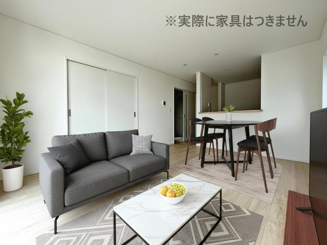 新築戸建・新築建売　郡山市大槻町第38　開成小・第一中の居間・リビング|画像はバーチャルホームステージングの加工による演出で、実際の家具は付きません。