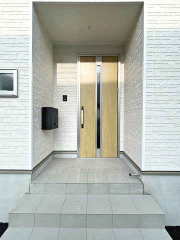 新築戸建・新築建売　郡山市大槻町第38　開成小・第一中の玄関|モニター付きインターホンで訪問者を確認できるので、防犯対策やプライバシー保護など安心です！