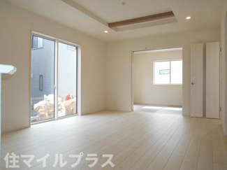 【居間・リビング】 | 郡山市安積町南長久保1丁目新築一戸建て3棟 | ゆったり過ごせる居間です
