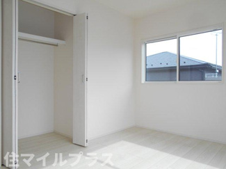 【洋室】 | 郡山市安積町南長久保1丁目新築一戸建て3棟 | 明るい洋室です