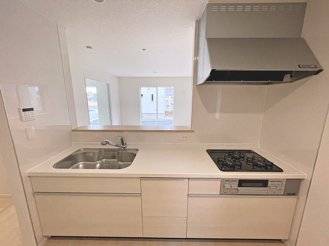新築戸建・新築建売　郡山市大槻町第38　開成小・第一中のキッチン|カウンター越しに会話が弾み、家族とのつながりを感じられる対面キッチンです！