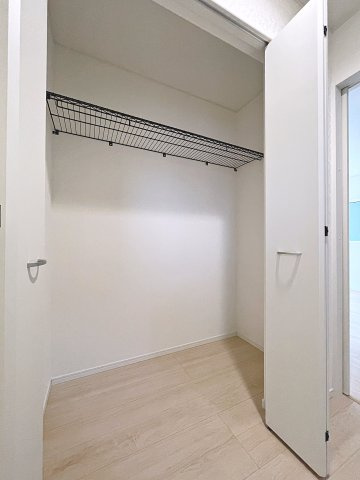 新築戸建・新築建売　郡山市大槻町第38　開成小・第一中の洋室|WICとサンルームがございます！シンプルなので様々なテイストのインテリアも合いそうですね！