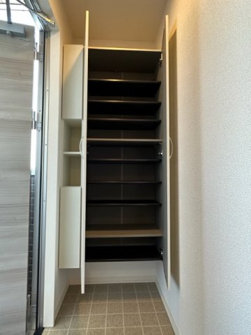 Diversita鉈屋町のエントランス|※入居中の為、同タイプ別のお部屋の写真となります。201