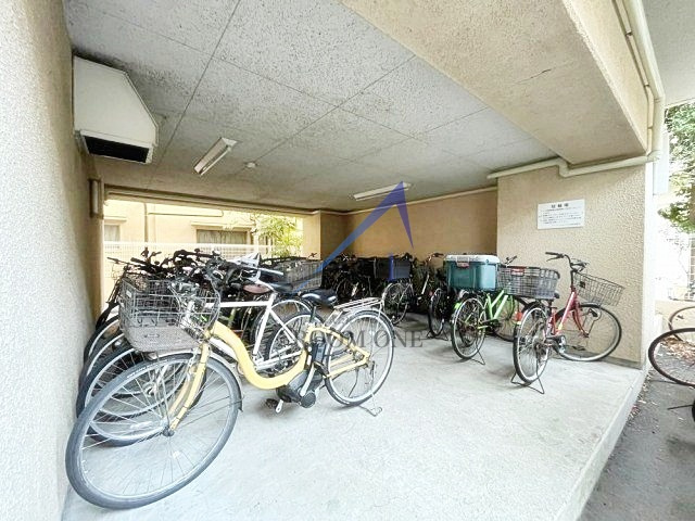 アーバンヒルズ平井のその他共用部分|敷地内駐輪場です。