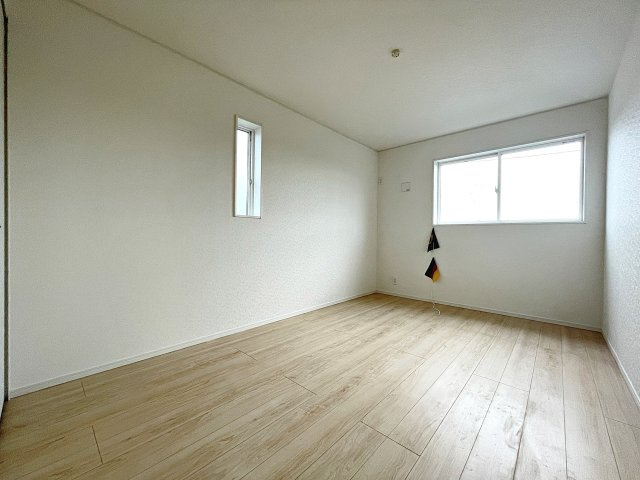 新築戸建・新築建売　郡山市大槻町第38　開成小・第一中の洋室|7.2帖の洋室はゆとりがあり2面採光で陽当たり良好！広々空間でプライベートな時間を！