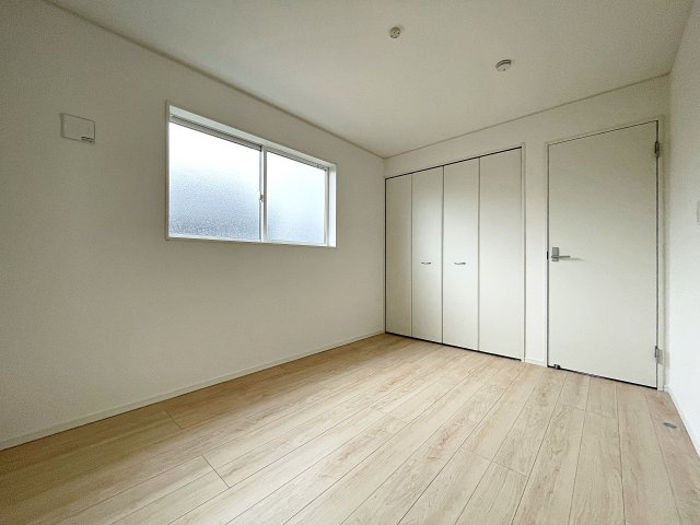 新築戸建・新築建売　郡山市大槻町第38　開成小・第一中の洋室|6帖の洋室は北側の窓から一定した柔らかい光が入り、PC作業や読書などにも最適なお部屋です！