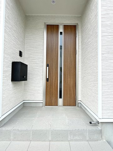 新築戸建・新築建売　郡山市大槻町第38　開成小・第一中の玄関|モニター付きインターホンで訪問者を確認できるので、防犯対策やプライバシー保護など安心です！