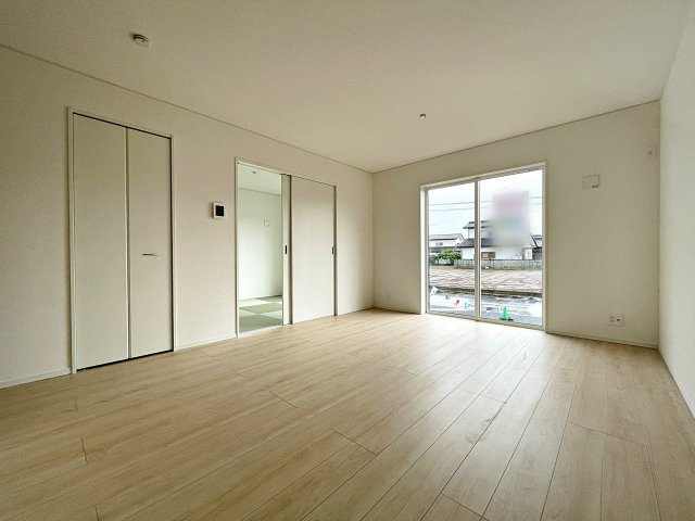 新築戸建・新築建売　郡山市大槻町第38　開成小・第一中の居間・リビング|ゆとりのある15帖のLDKは隣の和室と合わせると20.2帖の開放的な空間です！