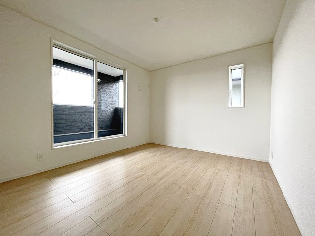 新築戸建・新築建売　郡山市大槻町第38　開成小・第一中の洋室|6.5帖の洋室は自然光が長時間入る2面採光で明るく気持ちの良いプライベート空間です！