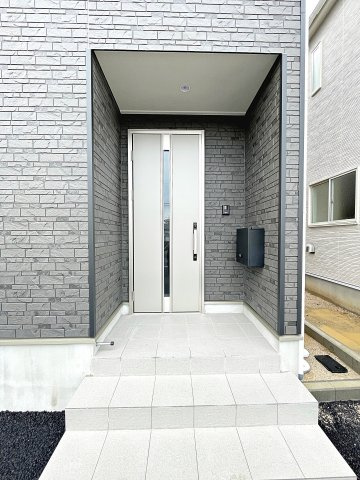 新築戸建・新築建売　郡山市大槻町第38　開成小・第一中の玄関|モニター付きインターホンで訪問者を確認できるので、防犯対策やプライバシー保護など安心です！