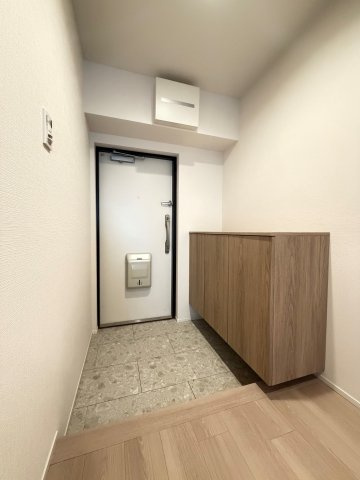 天神橋ホワイトハイツの玄関|シンプルで使いやすい玄関です