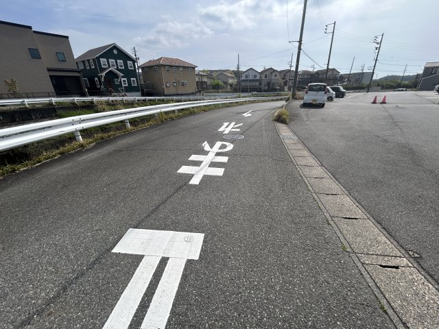 知多市岡田美里町の前面道路含む現地写真