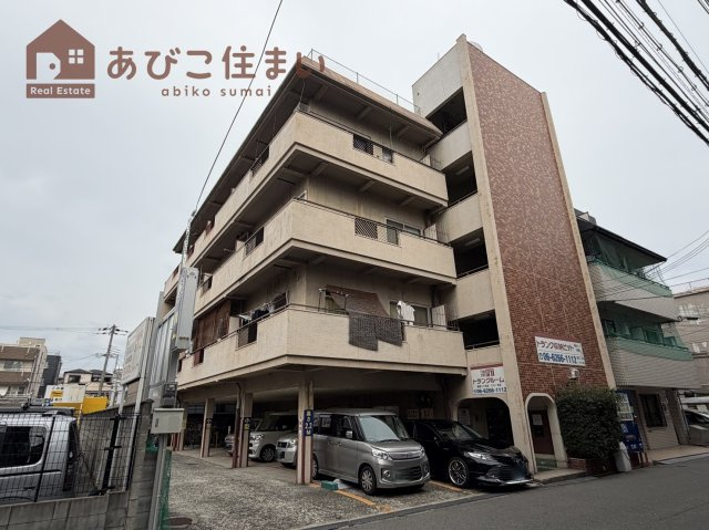 マンションエイタツの外観