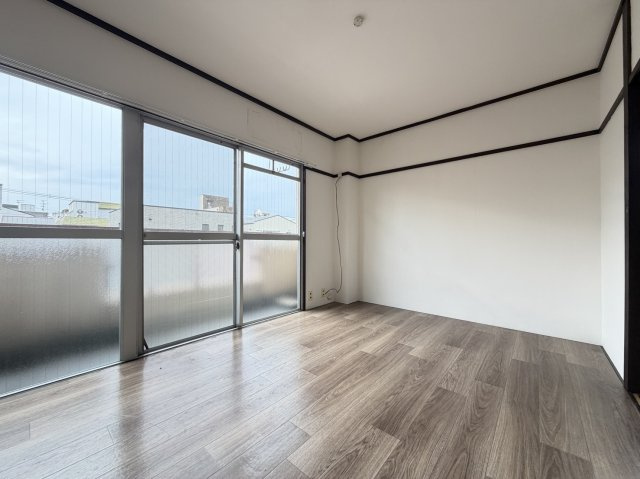 マンションエイタツの洋室