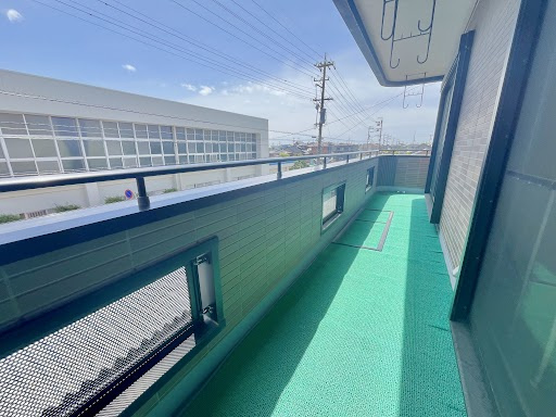 売中古戸建　中央区新橋町のバルコニー|たっぷりの陽光が差し込む、明るいバルコニー空間
