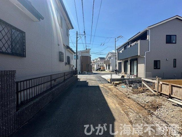 茅ヶ崎市松尾　新築戸建　全6棟の前面道路含む現地写真|5月2日撮影　建築中　現地外観