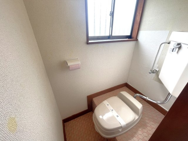 下永吉2棟貸家のトイレ