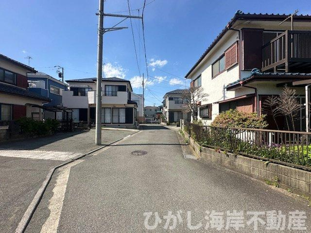 茅ヶ崎市柳島1丁目　新築戸建の前面道路含む現地写真|5月2日撮影　建築中　現地外観